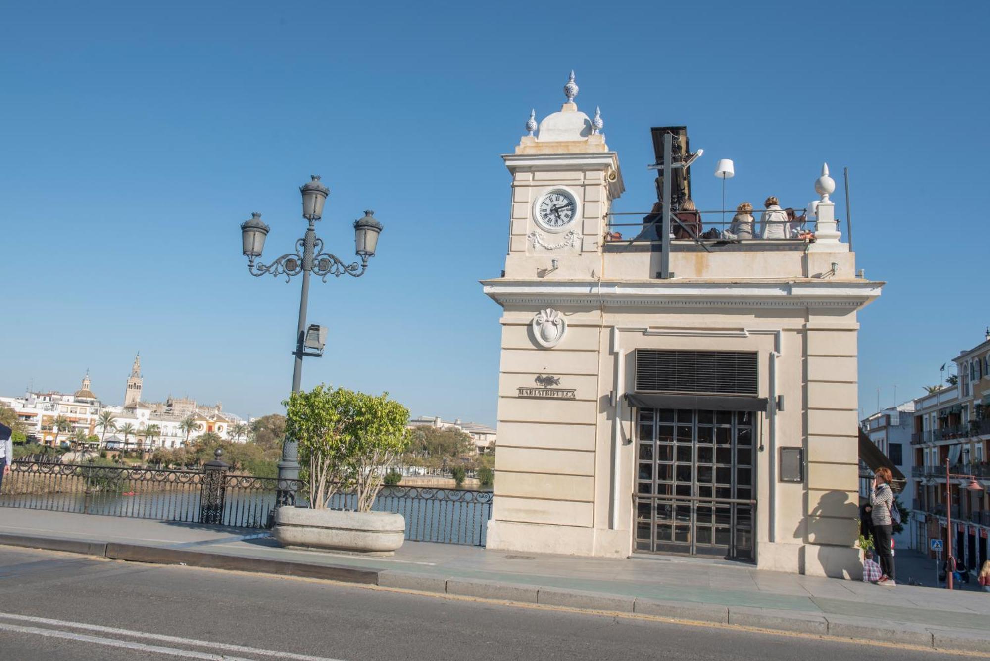 Apartamentos Luxury Puente De Triana Seville Exterior photo