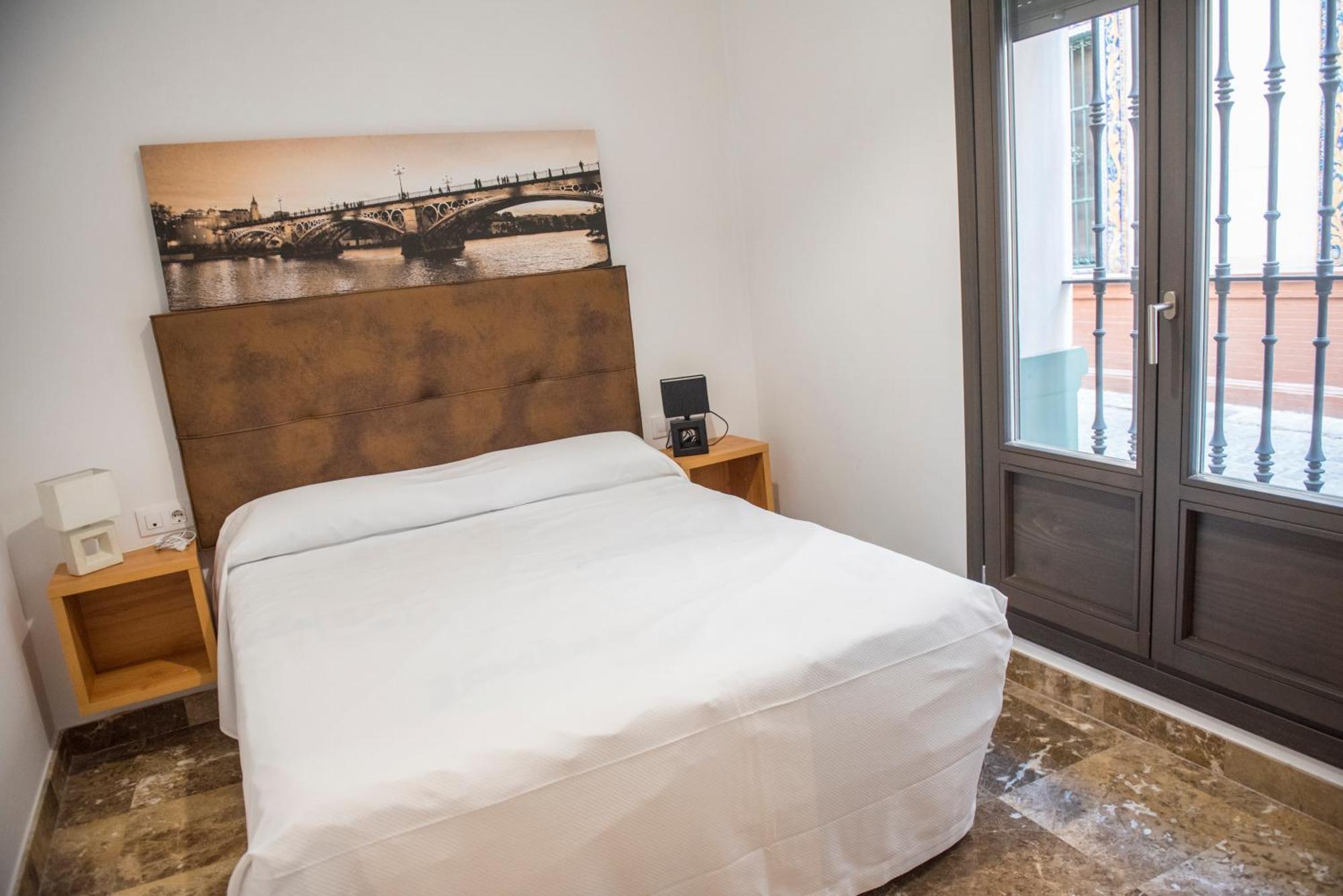 Apartamentos Luxury Puente De Triana Seville Exterior photo