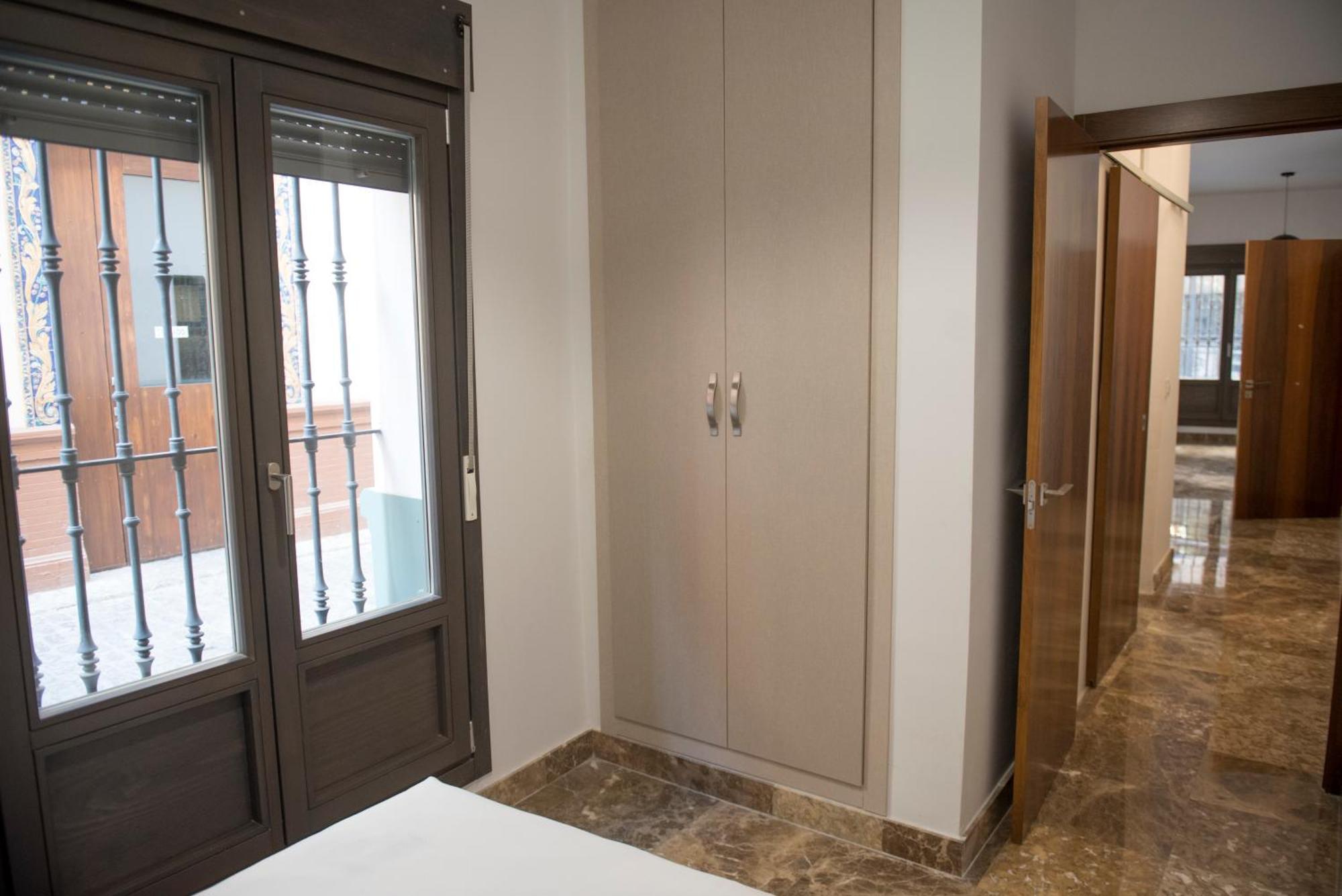 Apartamentos Luxury Puente De Triana Seville Exterior photo