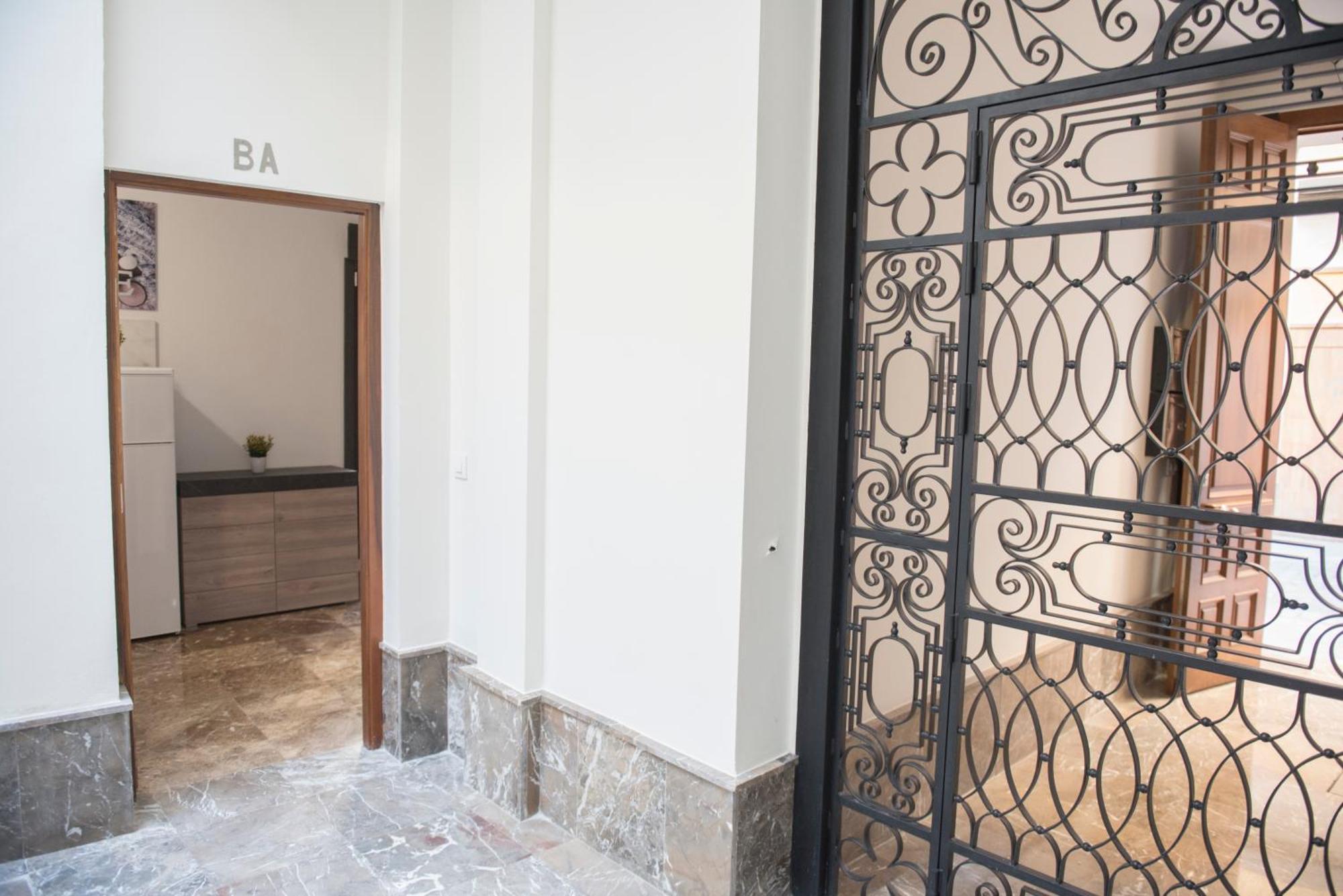 Apartamentos Luxury Puente De Triana Seville Exterior photo