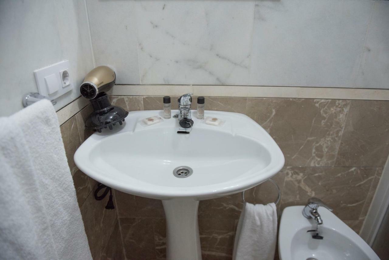 Apartamentos Luxury Puente De Triana Seville Exterior photo