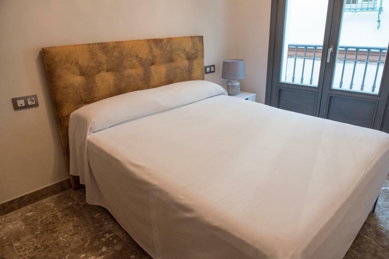 Apartamentos Luxury Puente De Triana Seville Exterior photo