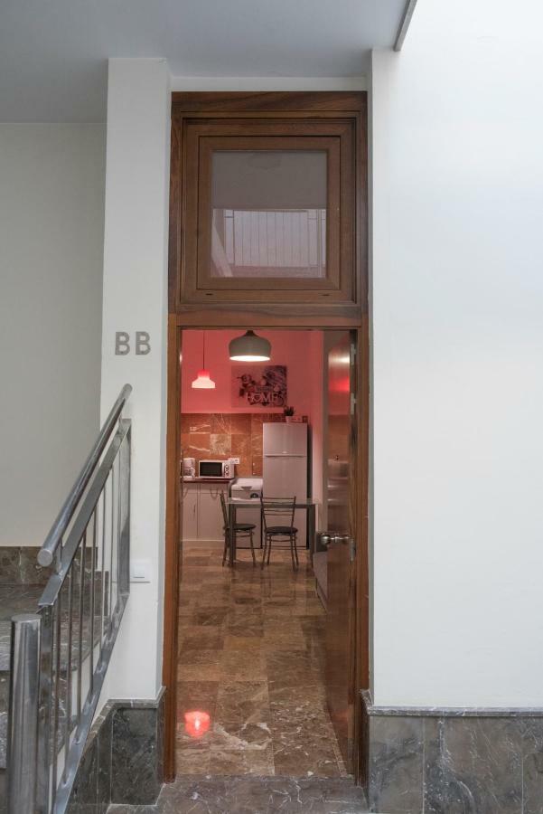 Apartamentos Luxury Puente De Triana Seville Exterior photo
