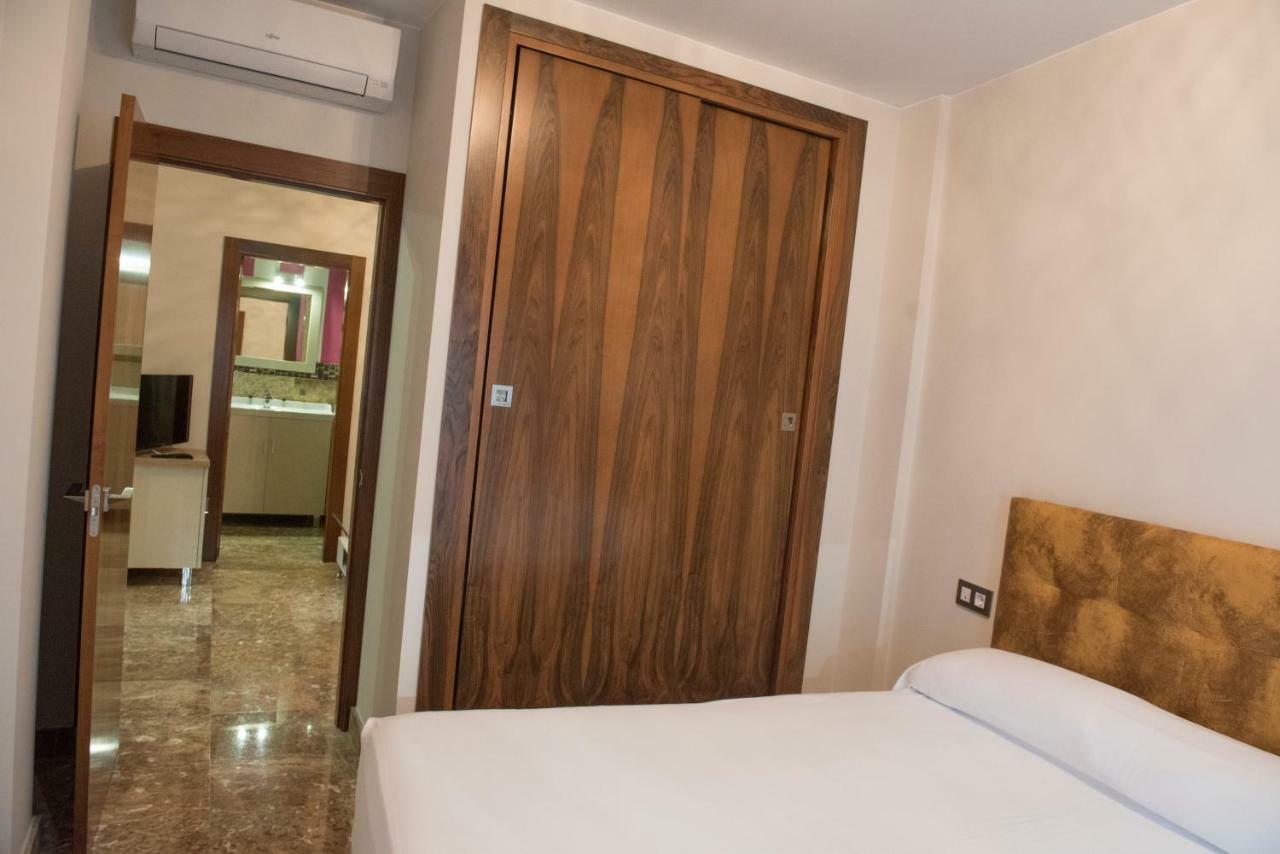 Apartamentos Luxury Puente De Triana Seville Exterior photo
