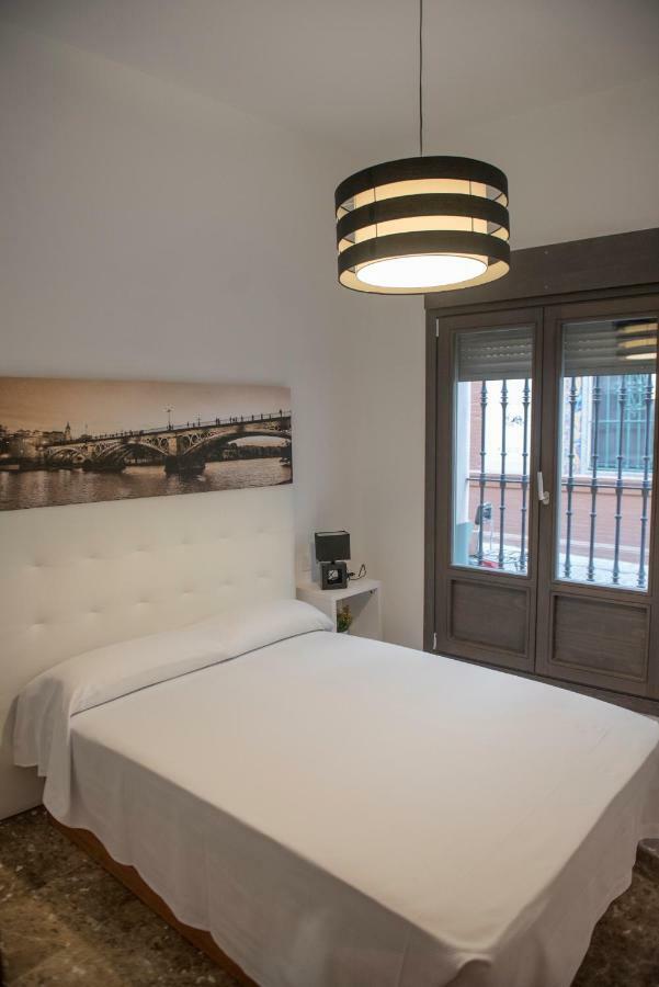 Apartamentos Luxury Puente De Triana Seville Exterior photo