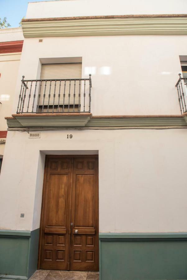 Apartamentos Luxury Puente De Triana Seville Exterior photo